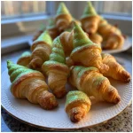 Spooktacular Witch Hat Crescent Rolls to Impress at Your Halloween Party!